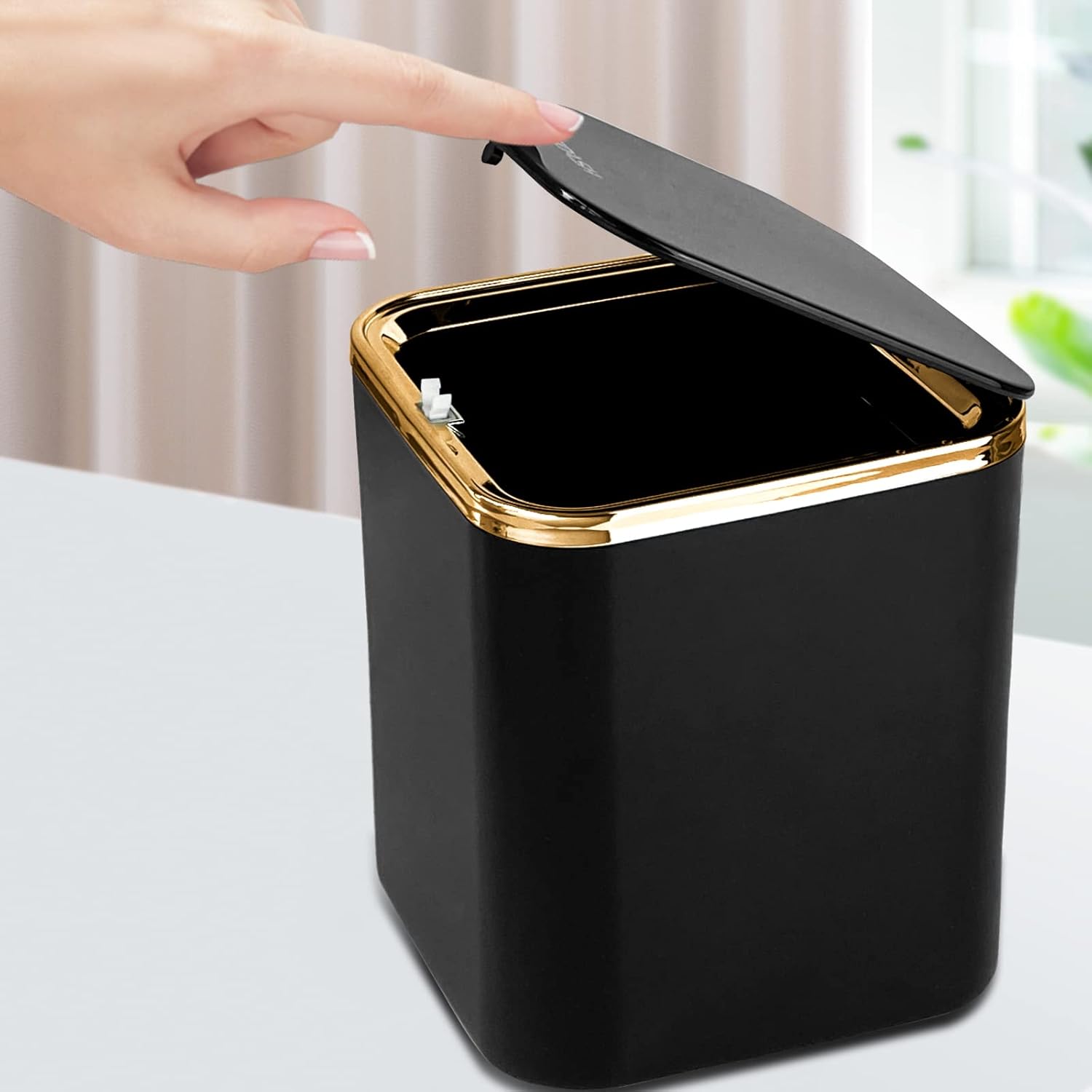 yuejuhe Mini Poubelle de Table avec Couvercle 2L, Petite Poubelle Cuisine, pour Salle de Bain, Plan de Travail, Sdb, Chambre, Bureau Enfant, Voiture (Noir)