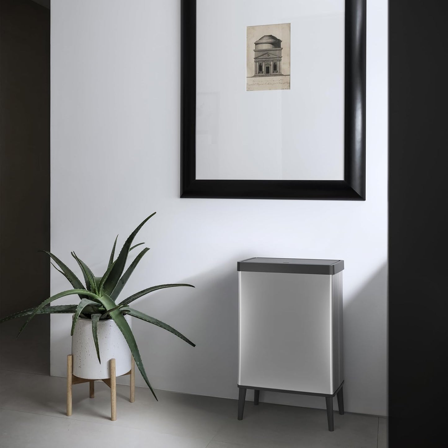 Curver - Poubelle Verto haute capacité de 54 L, couvercle poussoir, design élégant, assemblage facile, recyclable, argent perlé