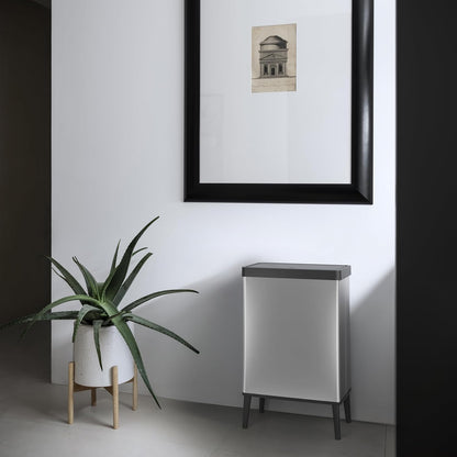 Curver - Poubelle Verto haute capacité de 54 L, couvercle poussoir, design élégant, assemblage facile, recyclable, argent perlé