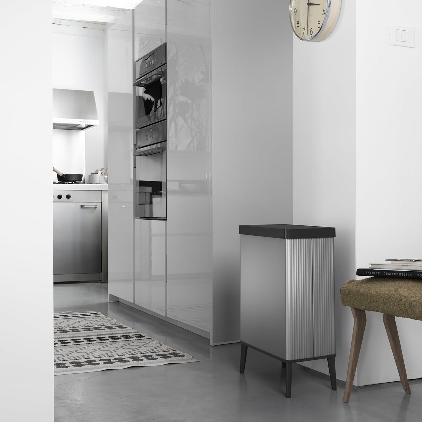 Curver - Poubelle Verto haute capacité de 54 L, couvercle poussoir, design élégant, assemblage facile, recyclable, argent perlé