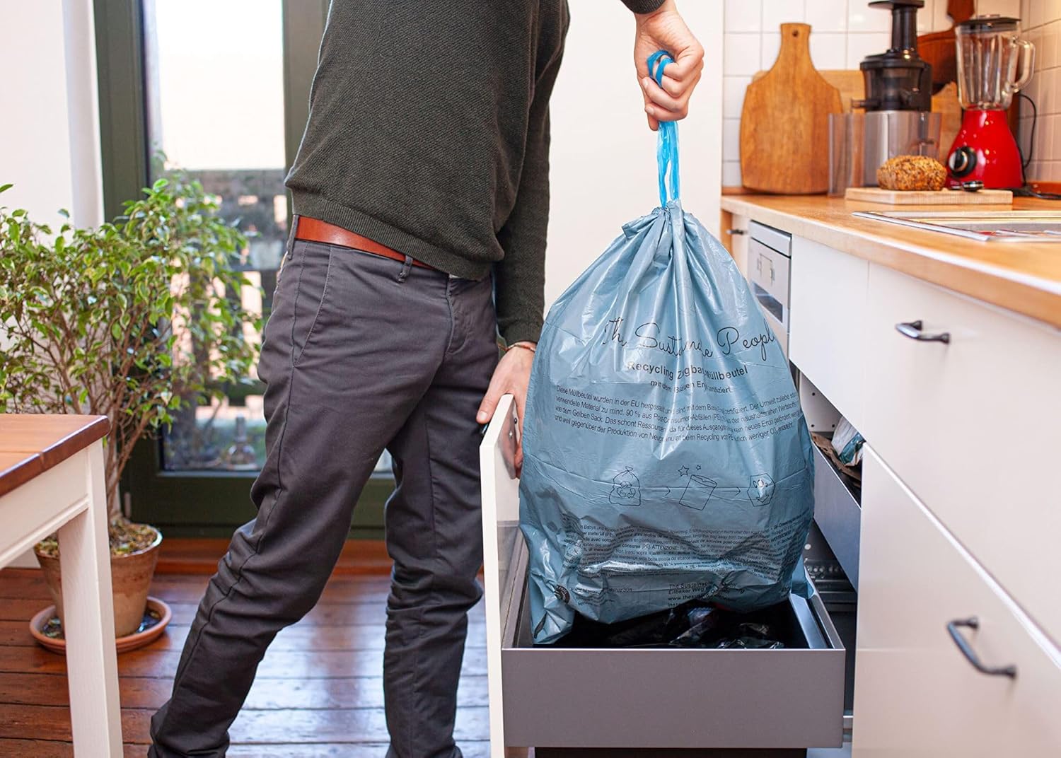 Sacs poubelle recyclés avec cordon TSP 35 L - d’au moins de 90% de matériaux de sources post-consommation (PE) - certifiés Ange Bleu - pour déchets résiduels et déchets recyclables (35 L (15 sacs))