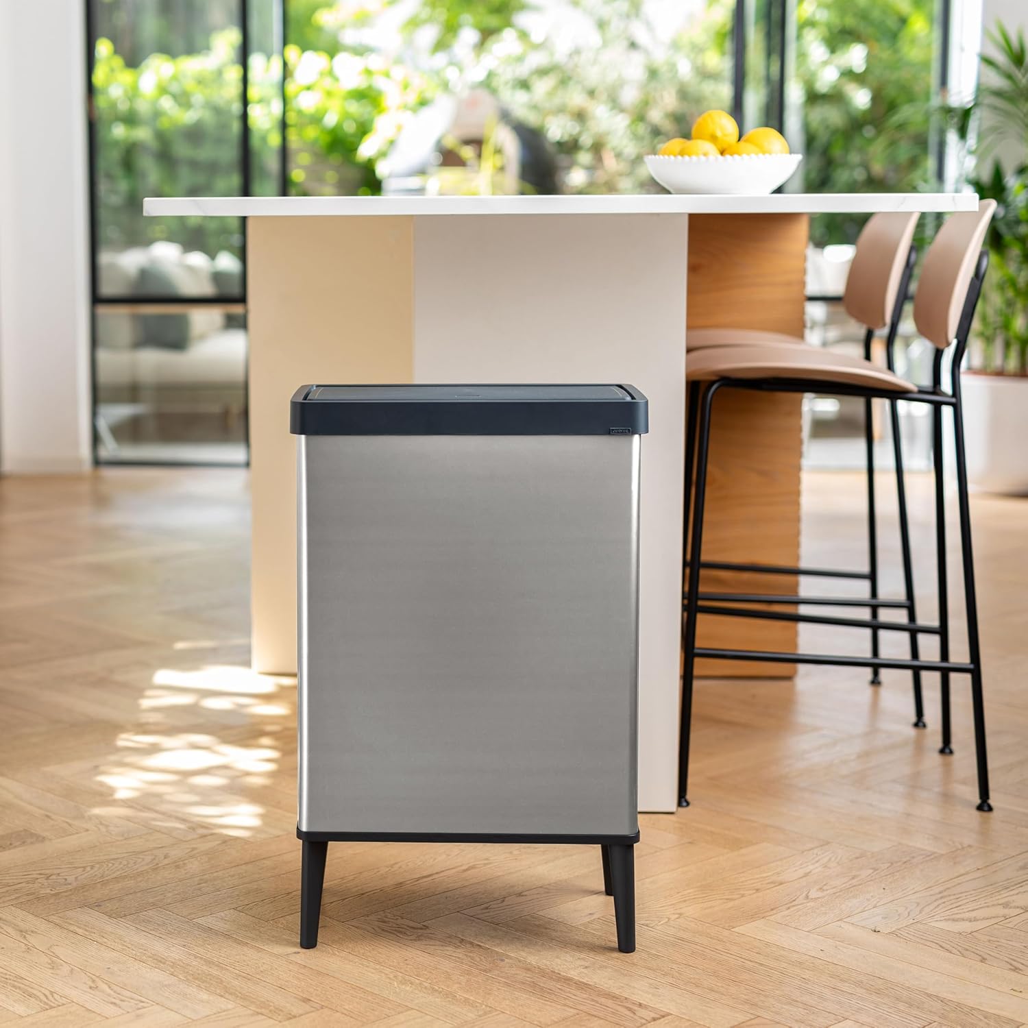 Curver - Poubelle Verto haute capacité de 54 L, couvercle poussoir, design élégant, assemblage facile, recyclable, argent perlé