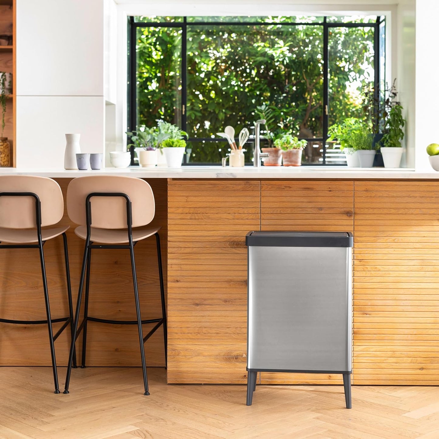 Curver - Poubelle Verto haute capacité de 54 L, couvercle poussoir, design élégant, assemblage facile, recyclable, argent perlé