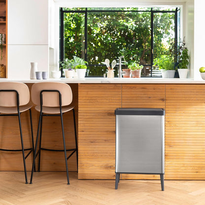 Curver - Poubelle Verto haute capacité de 54 L, couvercle poussoir, design élégant, assemblage facile, recyclable, argent perlé