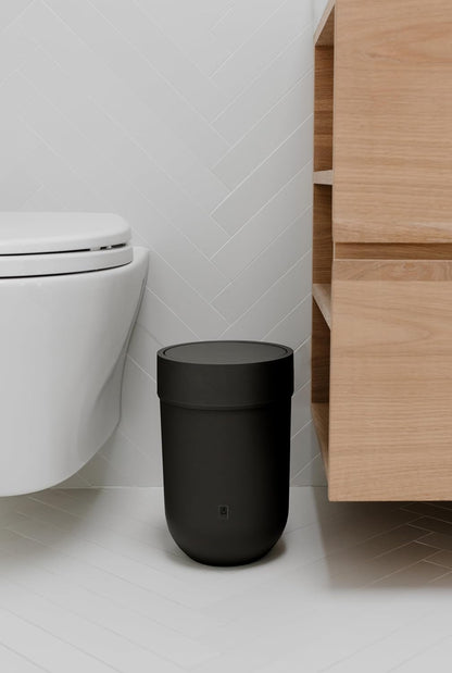 Petite poubelle salle de bain noire 6L. 19x26cm