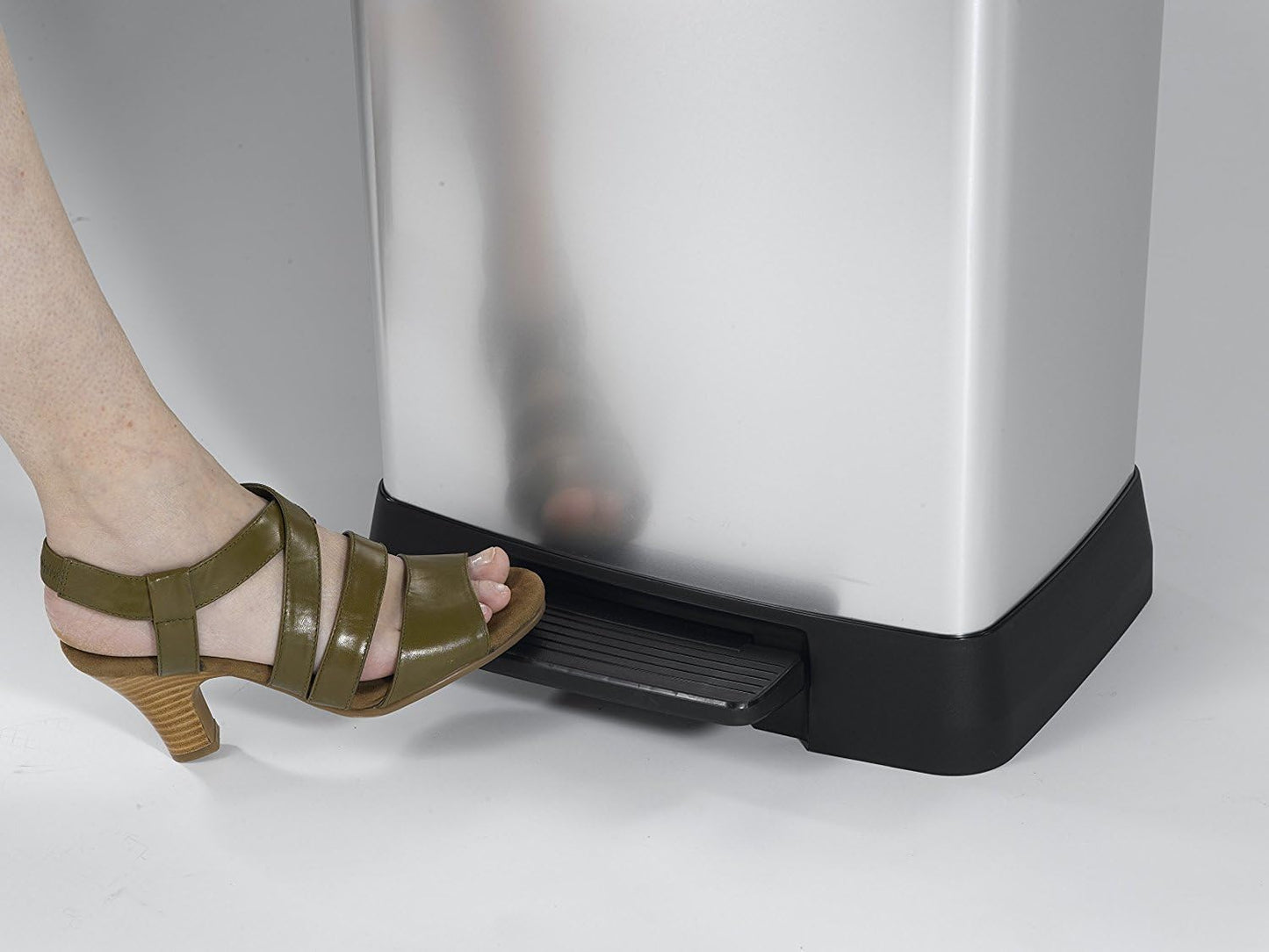 Poubelle à Pédale 50L Effet Métal RECTANGULAIRE douce