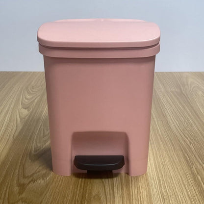 Poubelle de salle de bain rose 