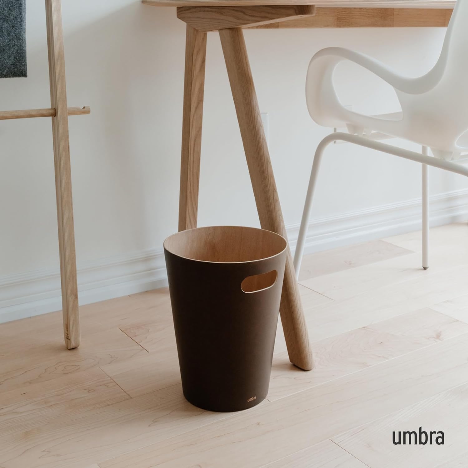 poubelle interieur marron